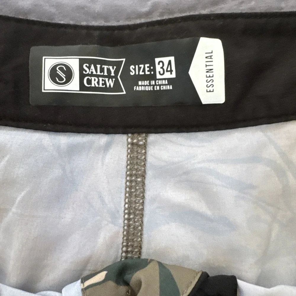 Salty Crew Boardshorts Size 34 Tropical Leaf Fish Print Swim Surf Trunks Vaca
